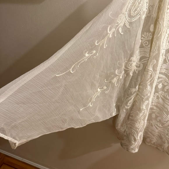 Vintage cream coloured sheer blouse with embroidery - Picture 4 of 14